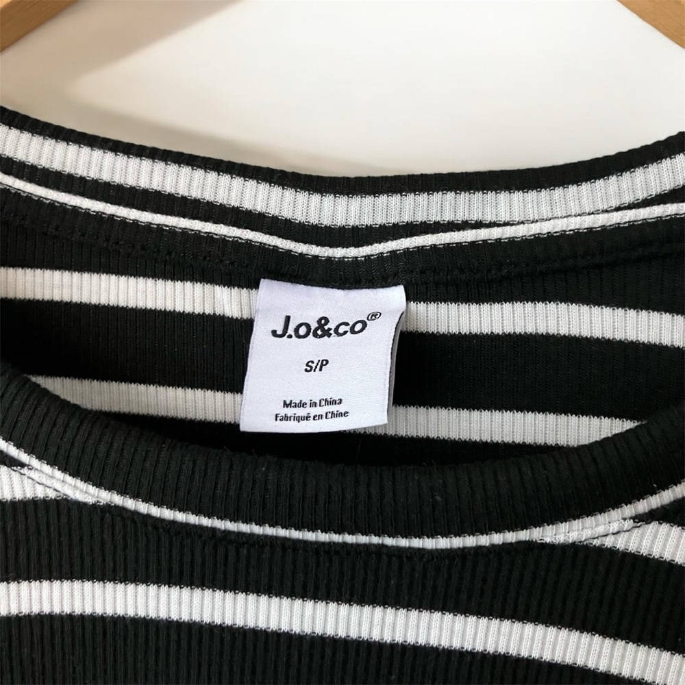 NEW Jo & Co Black & White Striped Crop Top Long Sleeve Size Small Trendy Chic - Picture 3 of 5